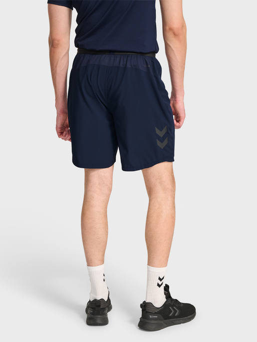 hmlPRO TRAINING SHORTS, MARINE, model