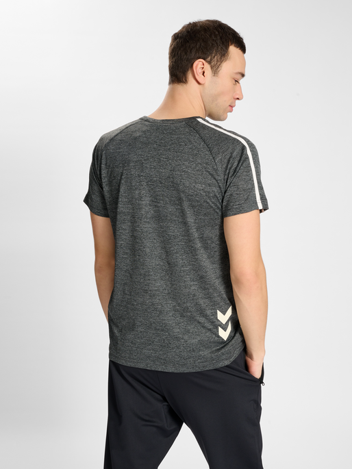 HMLDUCAS T-SHIRT S/S, 2001, model
