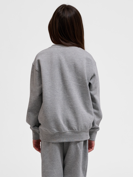 hmlCLEAN SWEATSHIRT, GREY MELANGE, model