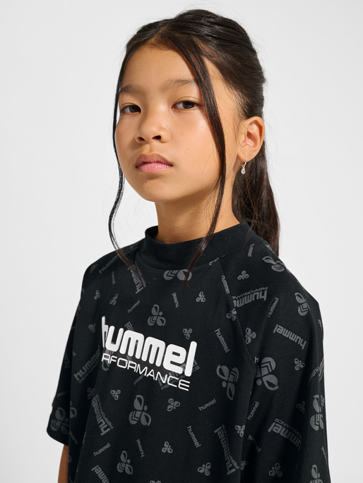 hmlJR DANCE T-SHIRT S/S, BLACK/EBONY, model