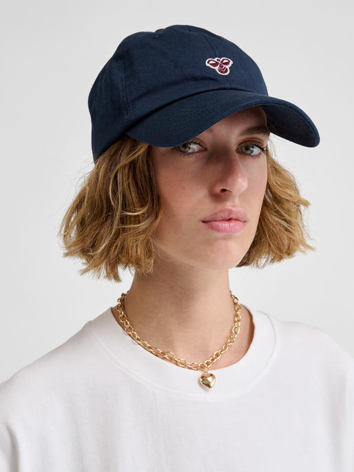 hmlBASEBALL CAP BEE, DRESS BLUES, model