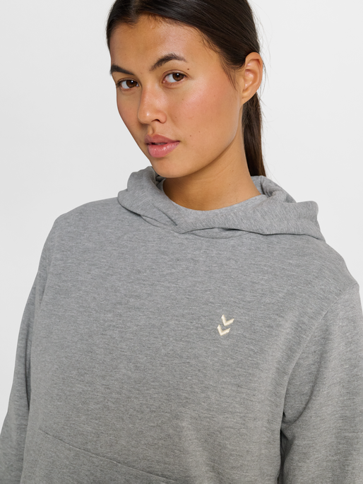 hmlPULSE W SWEAT HOODIE, GREY MELANGE, model