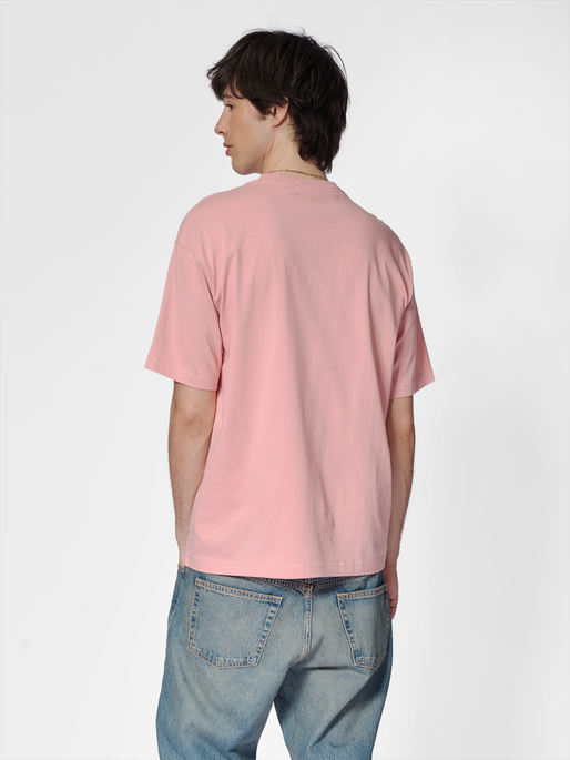 hmlSWARM LOOSE T-SHIRT, BRIDAL ROSE, model