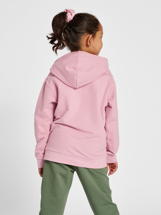 hmlCUATRO HOODIE, ZEPHYR, model