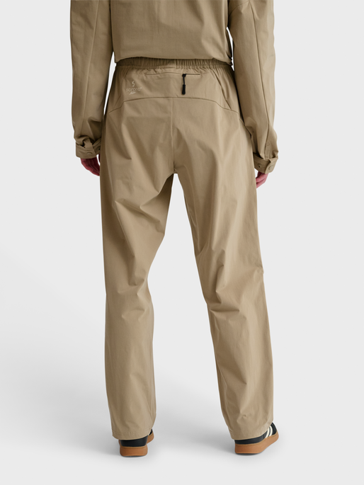 hmlSORONA REGULAR PANTS, CORNSTALK, model