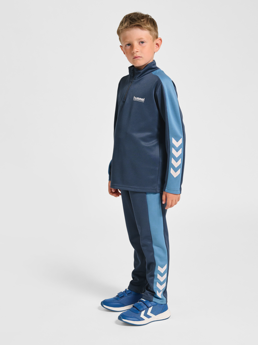 hmlJR GOAL PANTS, BERING SEA, model