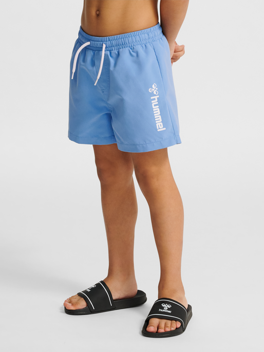 hmlBONDI BOARD SHORTS, LICHEN BLUE, model