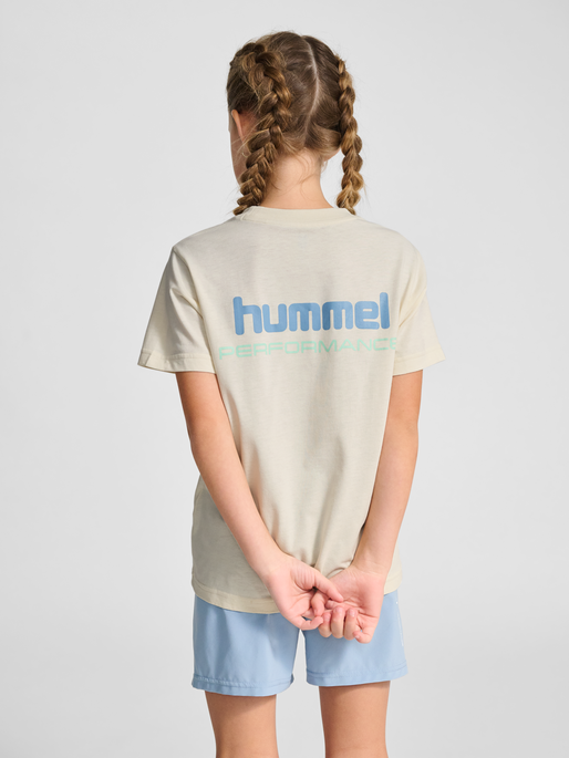 hmlJR PULSE T-SHIRT S/S, TOFU, model