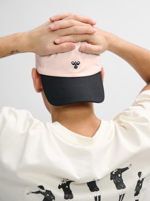 hmlBASEBALL CAP BEE, BONE WHITE, model