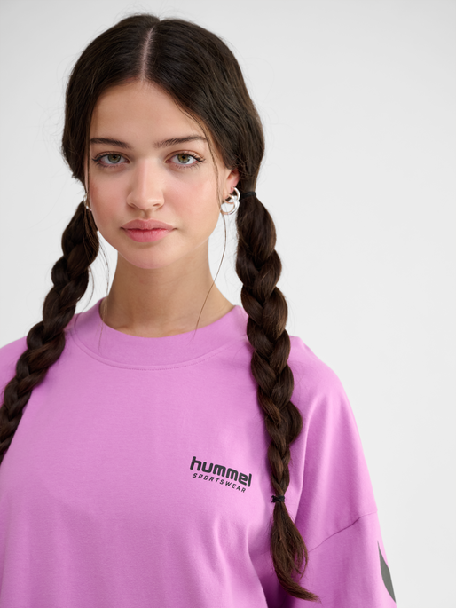 hmlOVERSIZED WILLY T-SHIRT SW, VIOLET, model