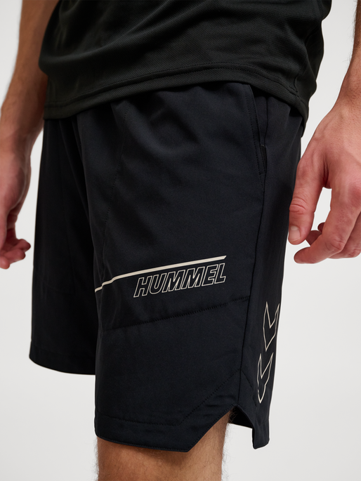 hmlCOURT POCKET SHORTS, LIGHT GREY/BLACK, model
