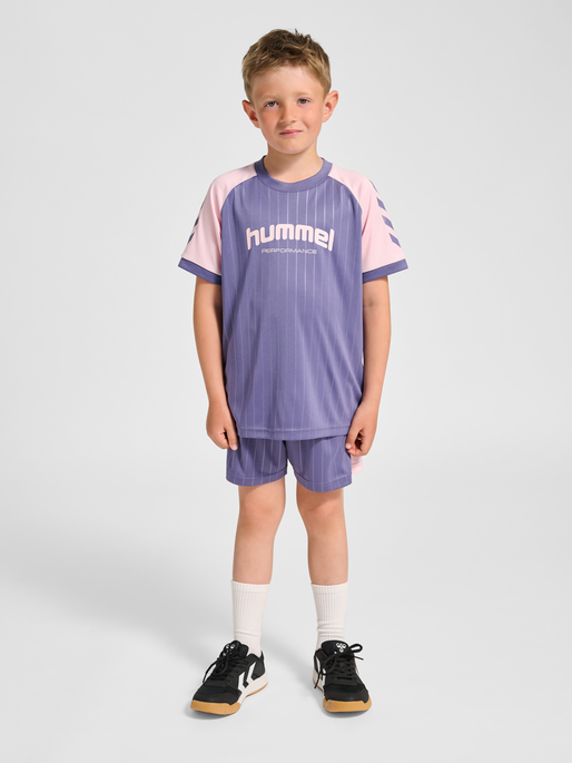 hmlJR GOAL STRIPE SHORTS, HERON, model