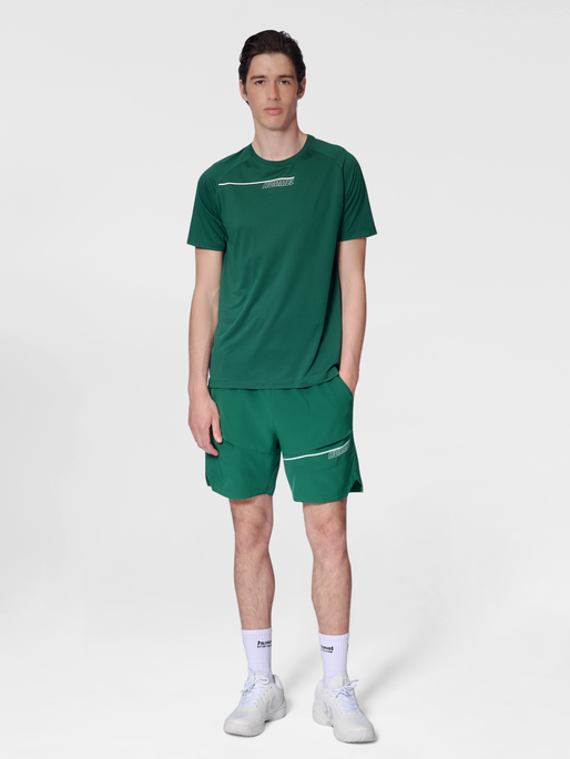 hmlCOURT POCKET SHORTS, RAIN FOREST, model