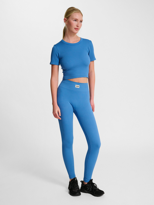 hmlPULSE SEAMLESS RIB W T-SHIRT S/S, RIVERSIDE, model