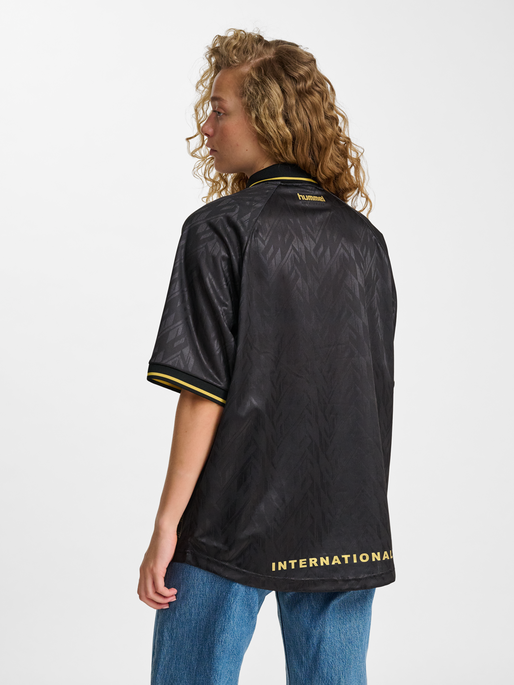 hmlLOOSE BAY SOCCER JERSEY S/S, BLACK, model