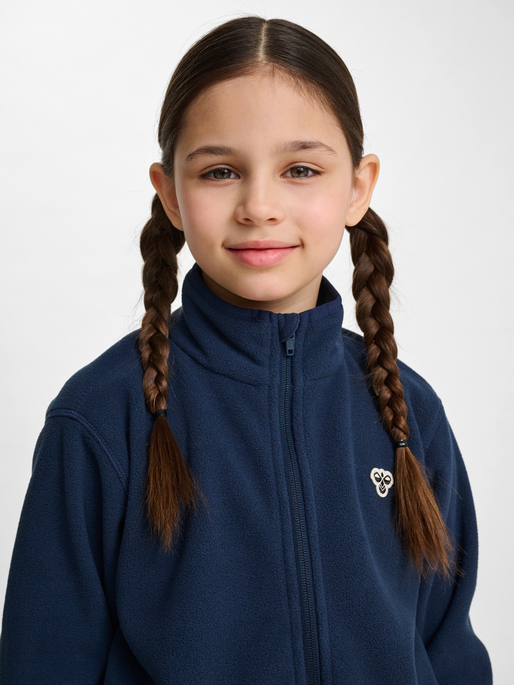 hmlJR FLEECE ZIP JACKET BEE, DRESS BLUES, model