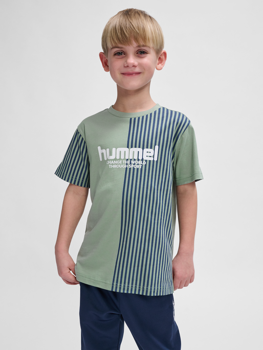 hmlMEXI GO T-SHIRT S/S, LILY PAD, model