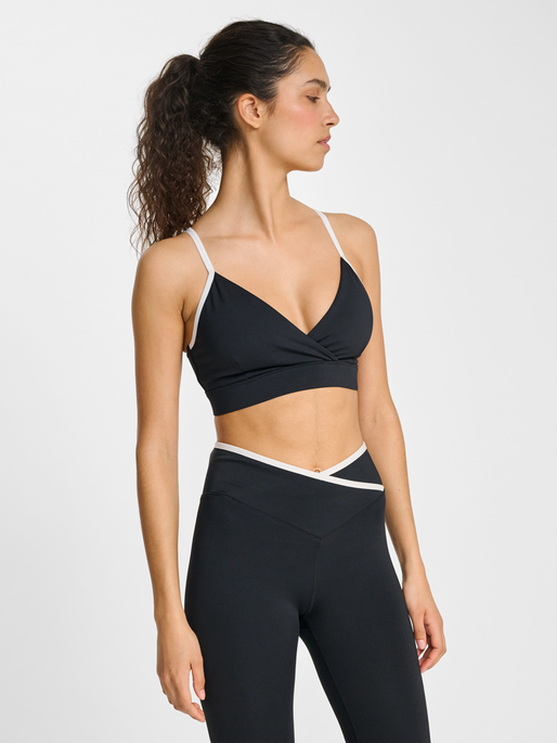 hmlYOGA STRAP BRA, BLACK, model