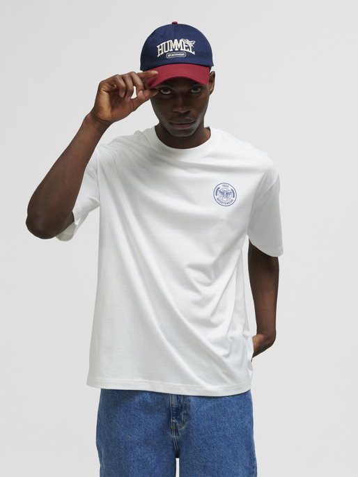 hmlSWARM LOOSE T-SHIRT, WHITE, model