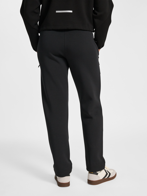 hmlTECH FLEECE W PANTS, BLACK, model