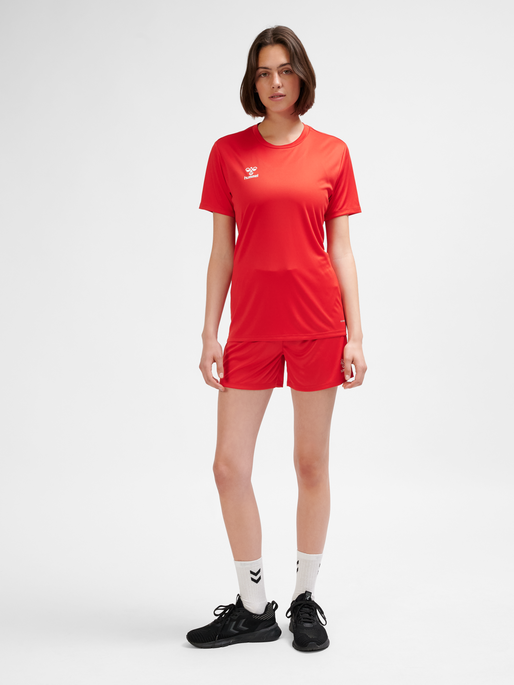 hmlESSENTIAL SHORTS WOMAN, TRUE RED, model