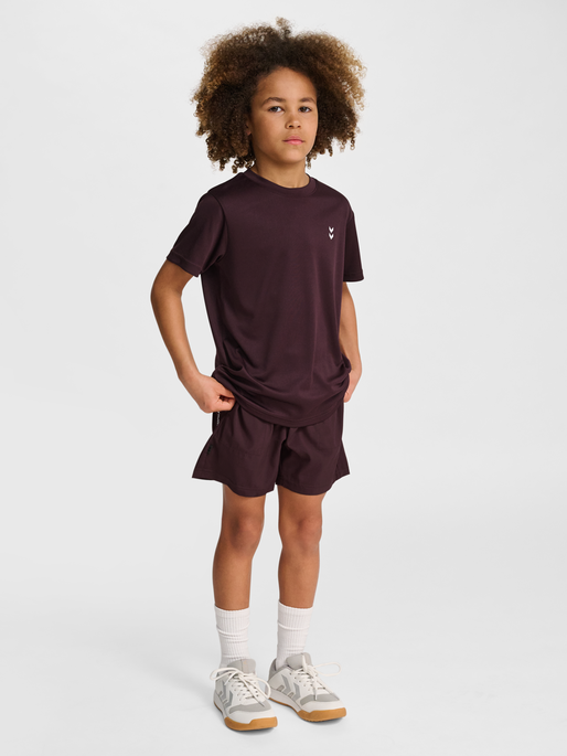 hmlJR PULSE TRAINING T-SHIRT, FUDGE, model