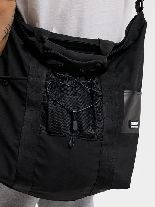 hmlTOTE BAG SPORTSWEAR, BLACK, model