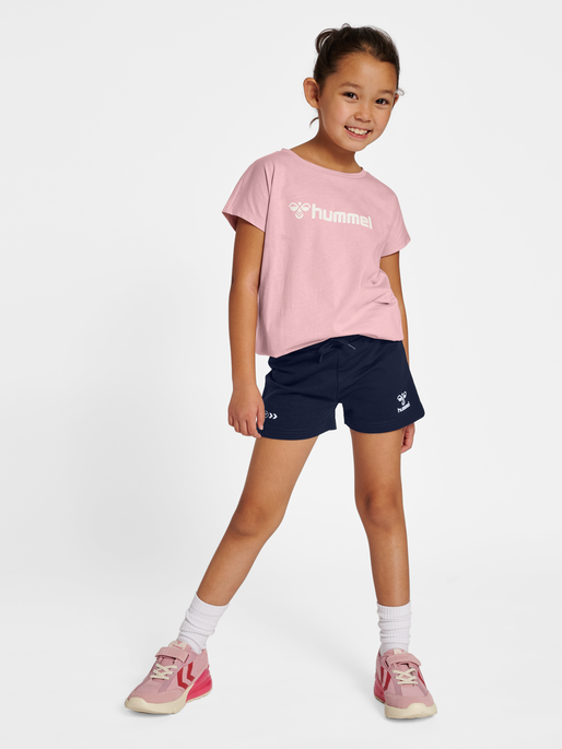 hmlNOVA SHORTS SET, ZEPHYR, model