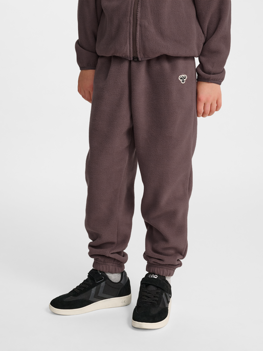 hmlJR FLEECE PANTS BEE, PEPPERCORN, model