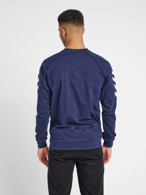 HMLGO COTTON SWEATSHIRT, MARINE, model