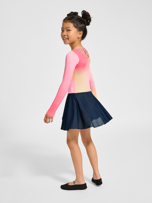 hmlJR GYM DRESS, SOLAR POWER, model