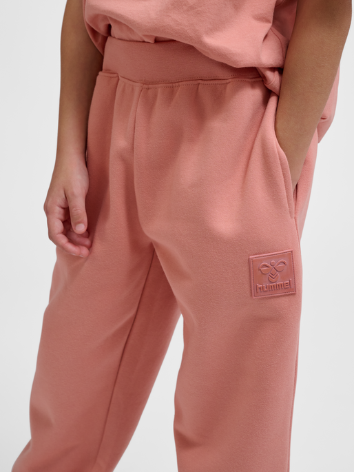 hmlCLEAN ADJUSTABLE PANTS, ROSE DAWN, model