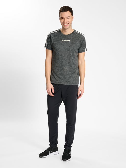 HMLDUCAS T-SHIRT S/S, 2001, model