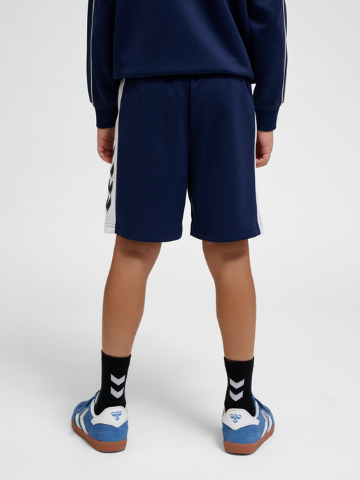 hmlORTON SHORTS, BLACK IRIS, model
