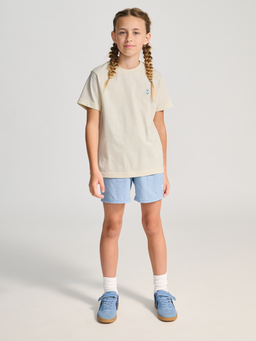 hmlJR PULSE T-SHIRT S/S, TOFU, model