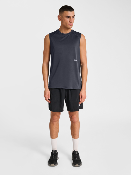 hmlPULSE WORKOUT TANK TOP, EBONY, model
