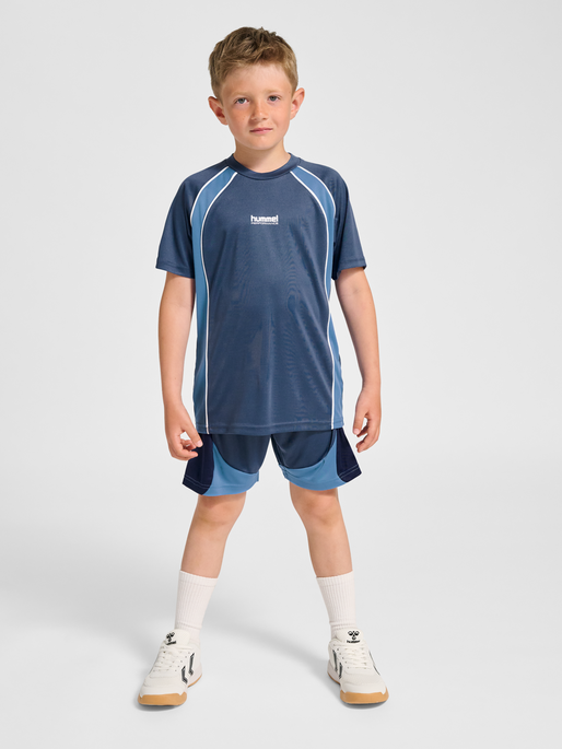 hmlJR GOAL BLOCK SHORTS, BERING SEA, model