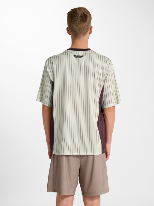hmlLOOSE JERSEY SS STRIPE TOPSCORER, TOFU, model
