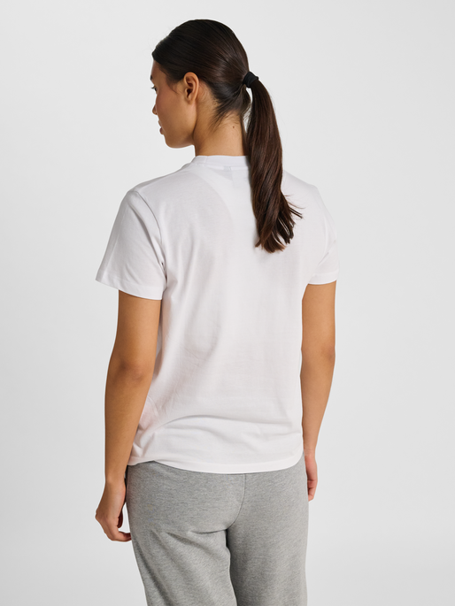 hmlPULSE W T-SHIRT, WHITE, model