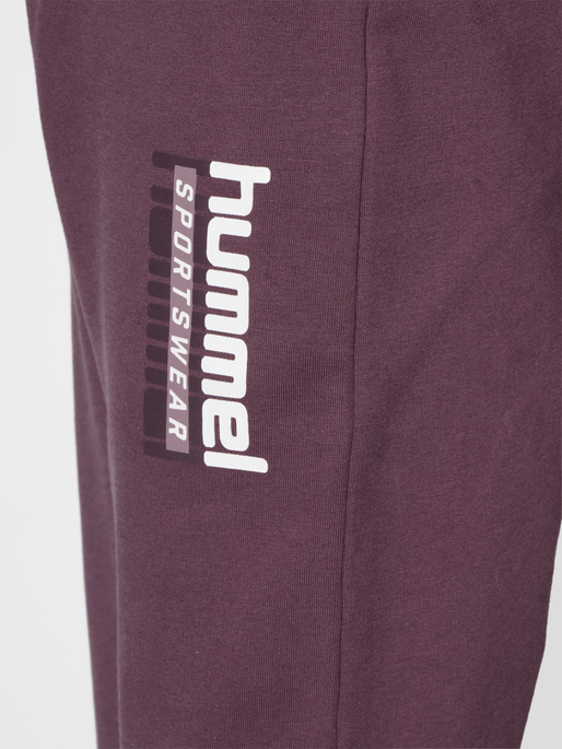 hmlTUKAS PANTS, HUCKLEBERRY, model