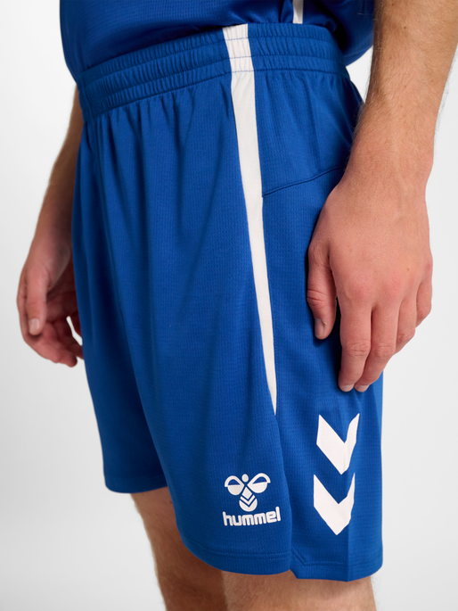 hmlLEAD 2.0 SHORTS, TRUE BLUE, model