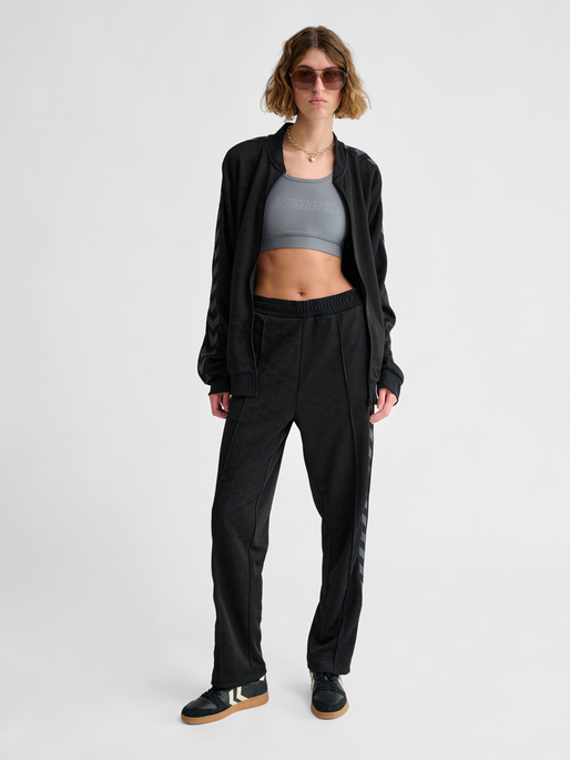 hmlARCHIVE REGULAR POLY PANTS AOP, BLACK/EBONY, model