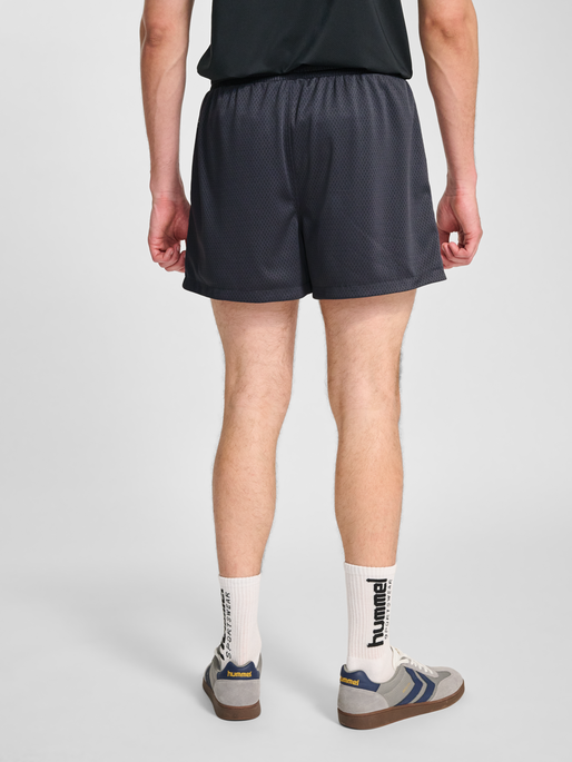 hmlPULSE MESH SHORTS, EBONY, model
