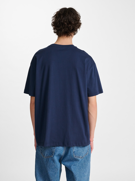 hmlLOOSE TEE S/S CLUB SPORTSWEAR, DRESS BLUES, model