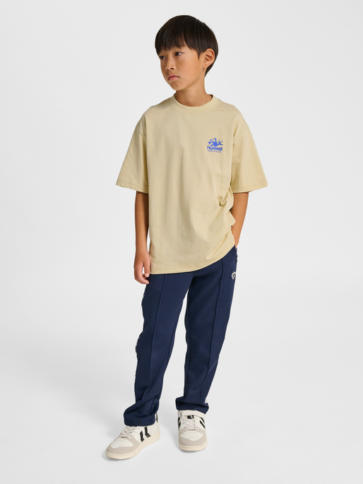 hmlJR LOOSE T-SHIRT S/S STADIUM, OVERCAST, model