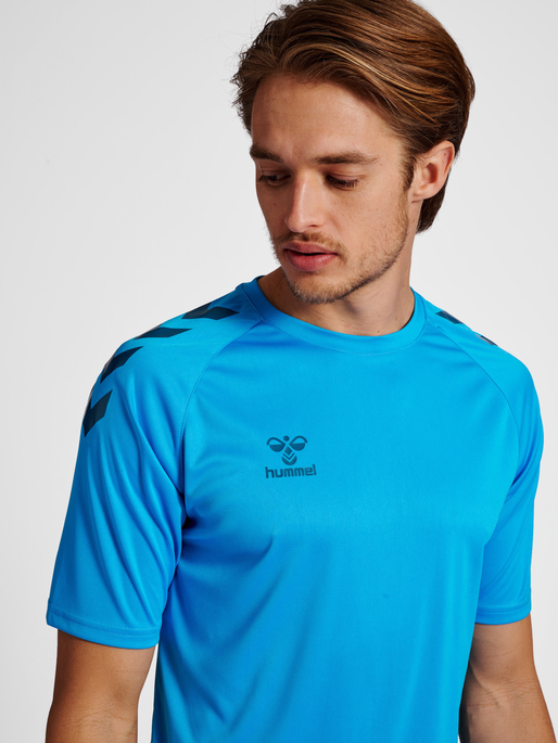 hmlCORE XK CORE POLY T-SHIRT S/S, BLUE DANUBE, model