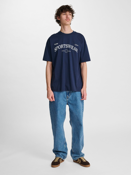 hmlLOOSE TEE S/S CLUB SPORTSWEAR, DRESS BLUES, model