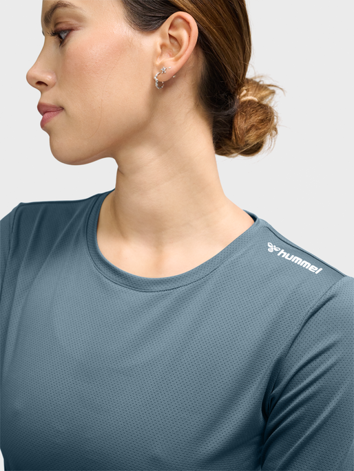 hmlMT AURA MESH T-SHIRT L/S, STORMY WEATHER, model