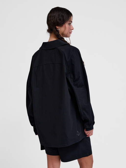 hmlSORONA LOOSE OVERSHIRT, BLACK, model