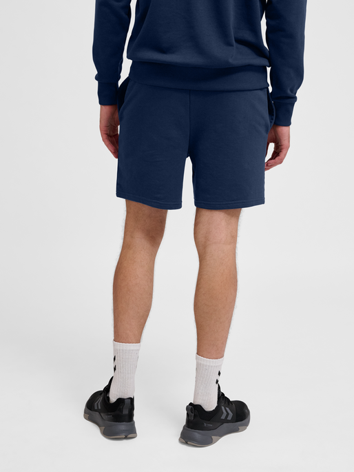 hmlPULSE SWEAT SHORTS, DRESS BLUES, model
